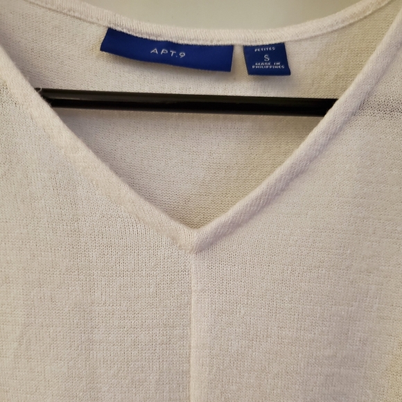 Twisted White Top Size Small - Picture 2 of 3